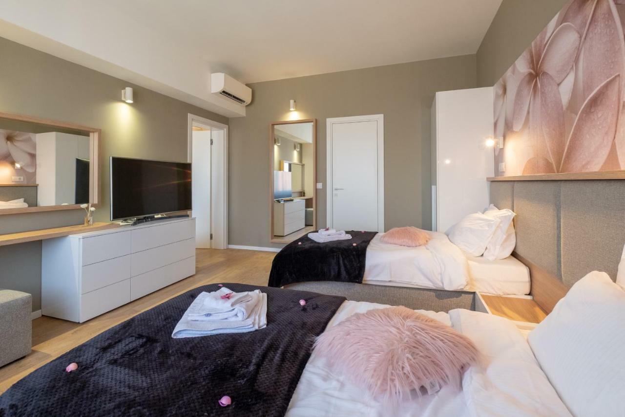 Vitosha Blvd Luxury 2-Bedroom, 2-Bathroom With Balcony Sofia Exterior foto