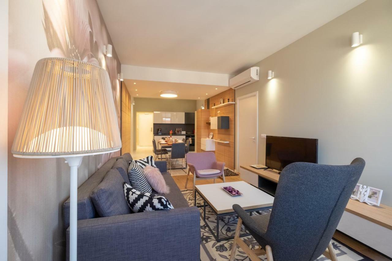 Vitosha Blvd Luxury 2-Bedroom, 2-Bathroom With Balcony Sofia Exterior foto