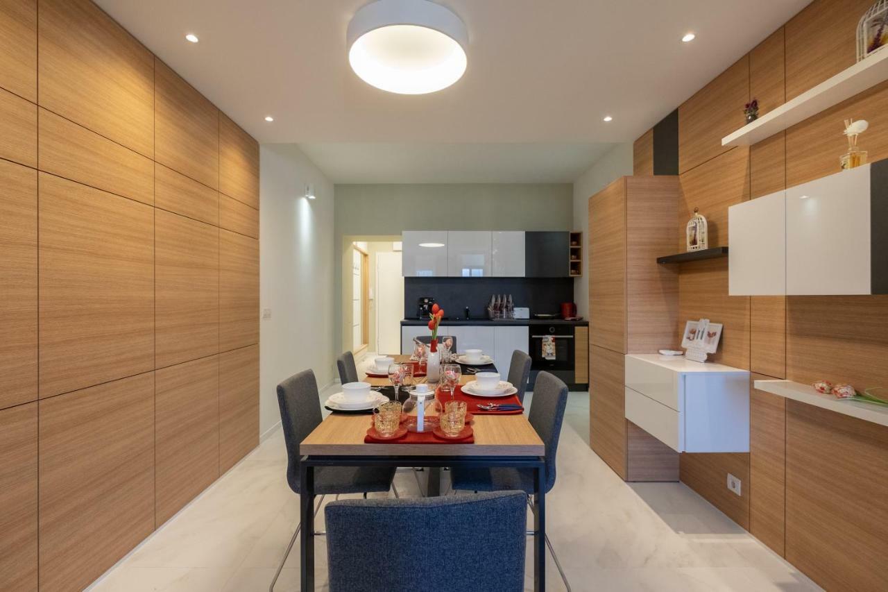 Vitosha Blvd Luxury 2-Bedroom, 2-Bathroom With Balcony Sofia Exterior foto